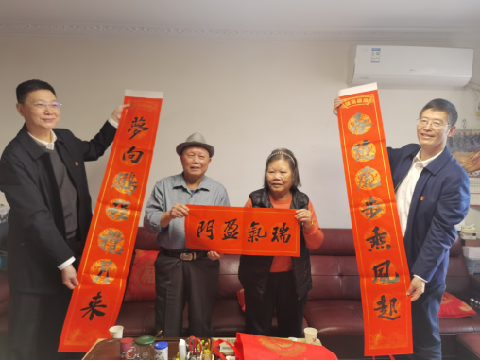 節前送溫暖，真情暖人心 ——市委編辦“春節”前夕組織開展走訪慰問活動（信息稿）289.png