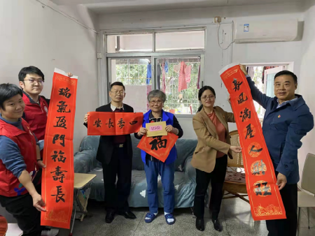 節前送溫暖，真情暖人心 ——市委編辦“春節”前夕組織開展走訪慰問活動（信息稿）385.png