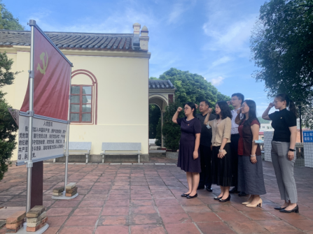 向暉同志率黨群政法處黨支部開展 “銘記紅色歷史 傳承愛國情懷”主題黨日活動331.png