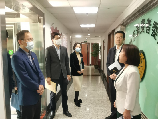 行政機構(gòu)編制處黨支部開展“消費維權(quán)專題深調(diào)研”主題黨日活動32.png