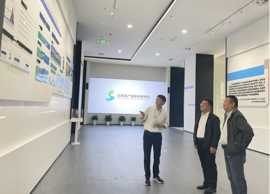 （信息稿）市委編辦副主任丘志同志帶隊赴江蘇省南京市、泰州市、四川省成都市調研370.png